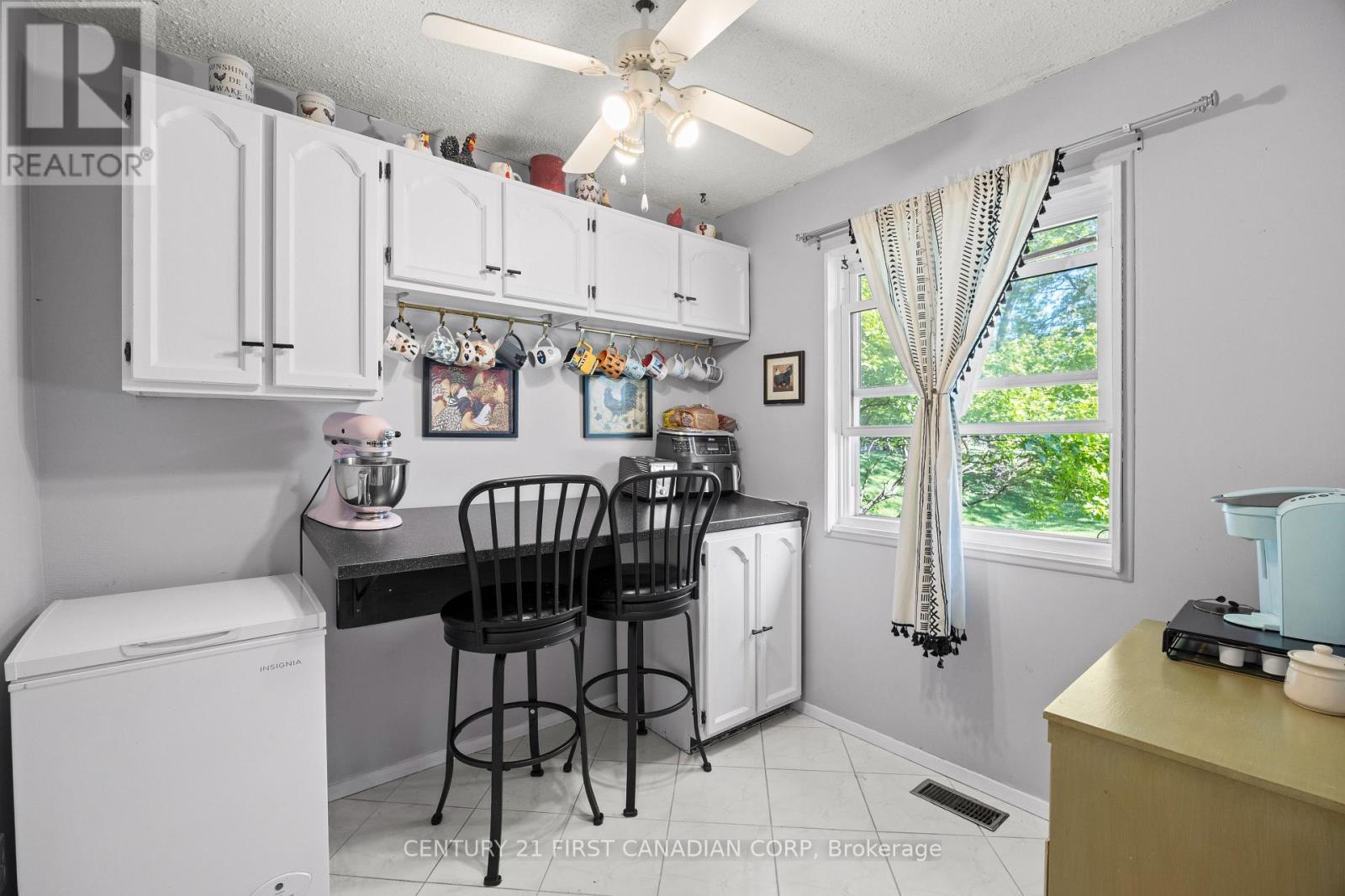 453 Wilkins Street, London South, Ontario  N6C 5B5 - Photo 8 - X13415248