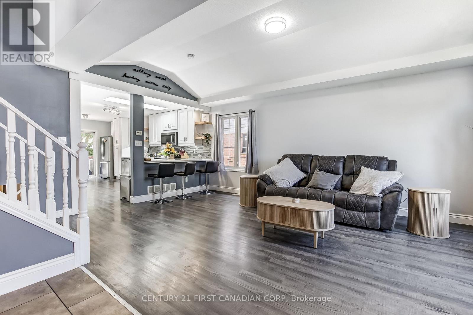 10 Steeplechase Court, St. Thomas, Ontario  N5R 6H4 - Photo 4 - X13415318