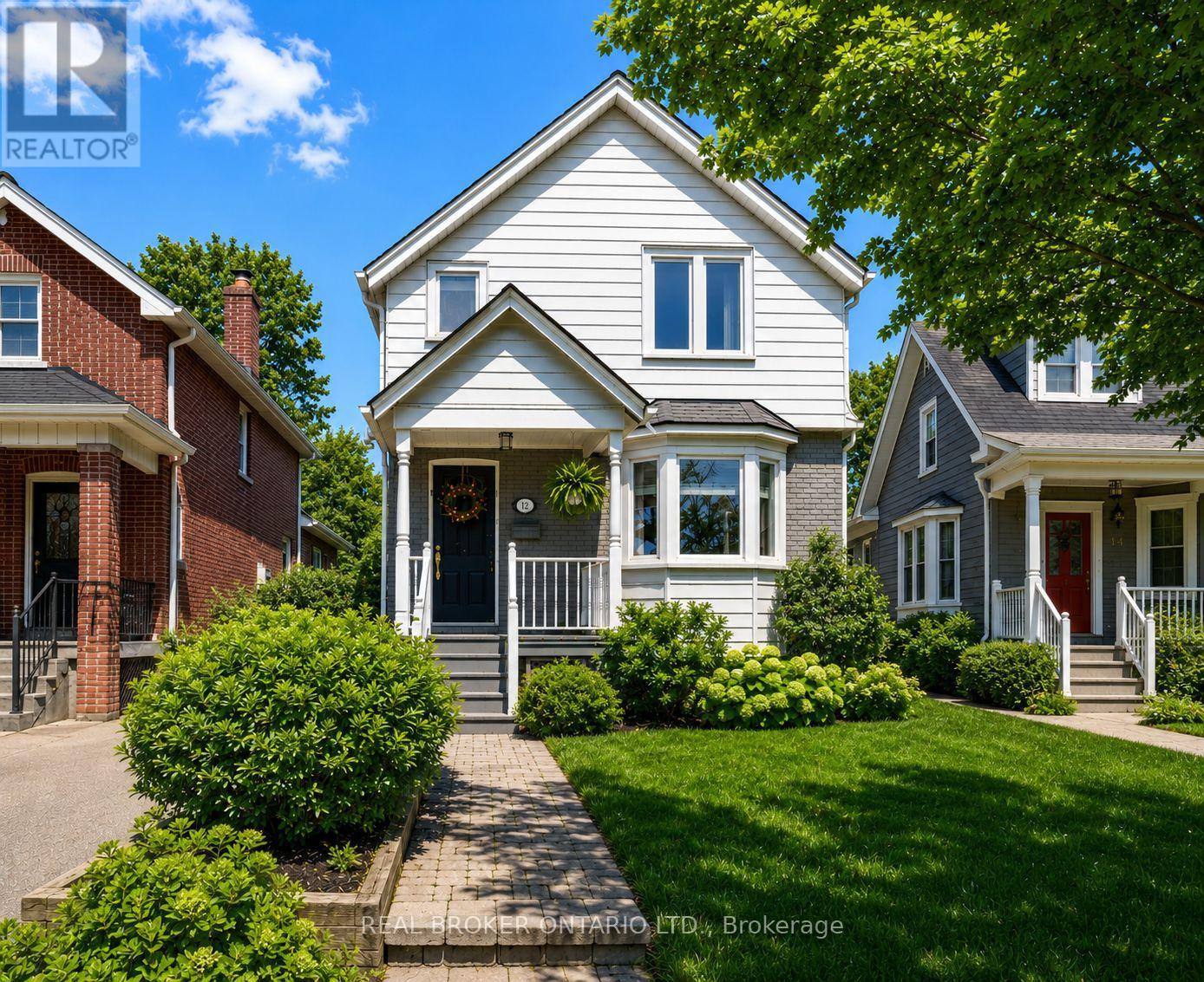 <div class="slider-price">$1,349,000</div><p>23 Second Street, Toronto, Ontario</p>