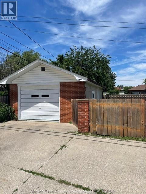 889 Riverdale, Windsor, Ontario N8S 4C2 - Photo 2 - 26013438