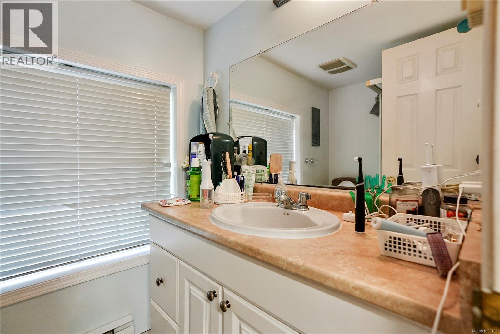 877 Admirals Rd, Esquimalt, British Columbia  V9A 2P1 - Photo 11 - 1033160