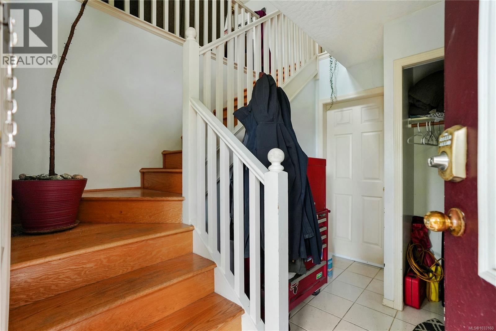 877 Admirals Rd, Esquimalt, British Columbia  V9A 2P1 - Photo 3 - 1033160