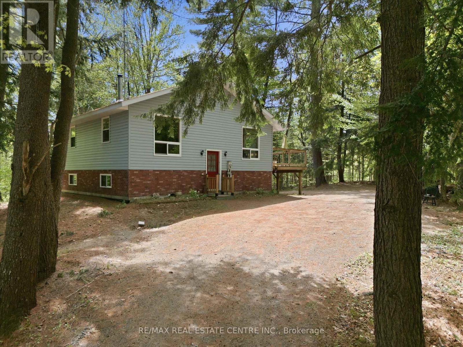 1059 Britannia Road, Huntsville, Ontario  P1H 2J3 - Photo 2 - X13415048