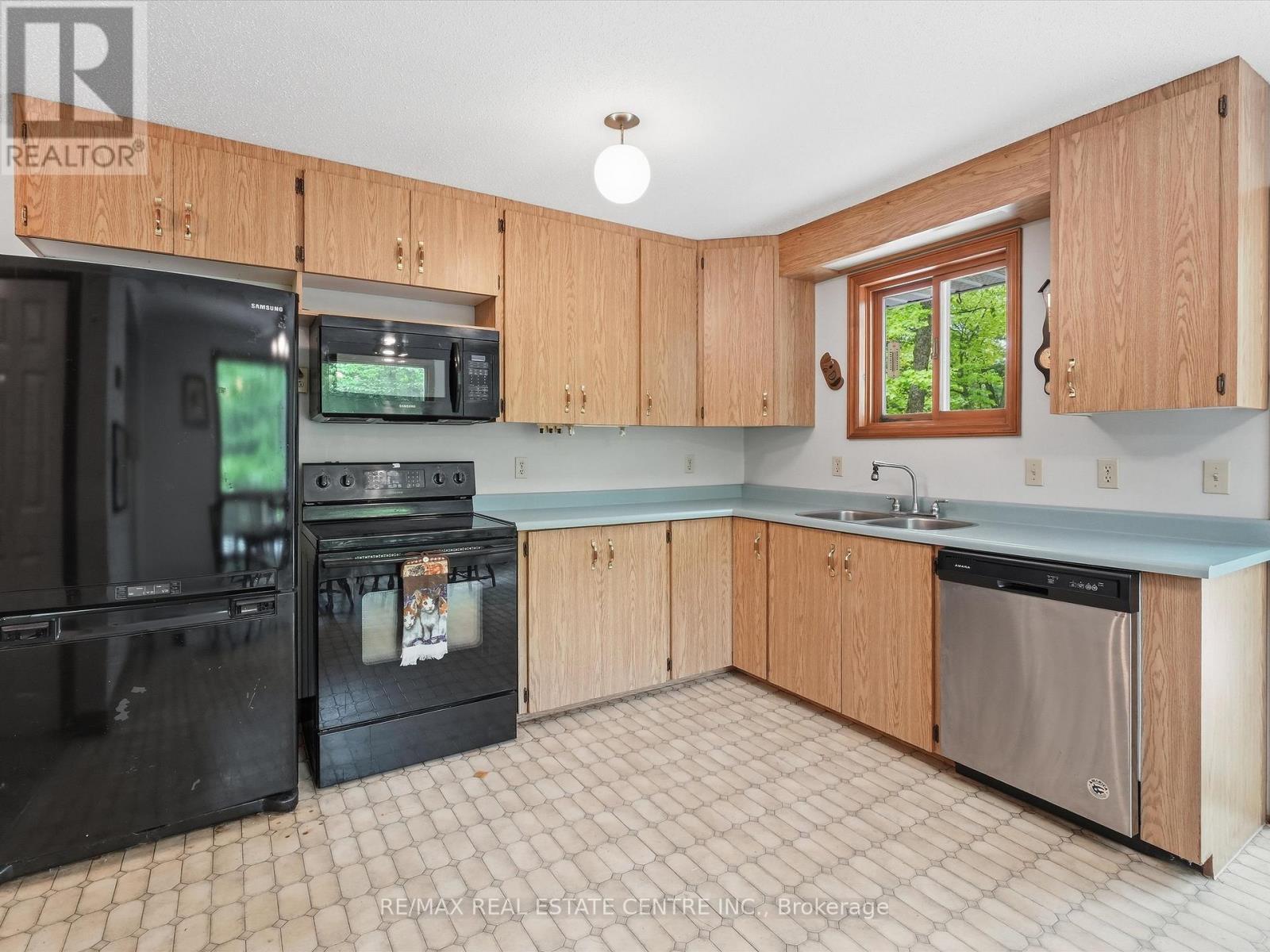 1059 Britannia Road, Huntsville, Ontario  P1H 2J3 - Photo 7 - X13415048