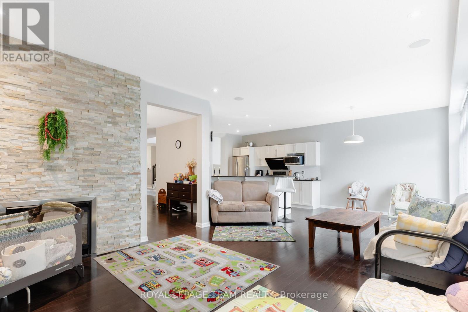 212 Huntsville Drive, Ottawa, Ontario  K2T 0C6 - Photo 12 - X13236466