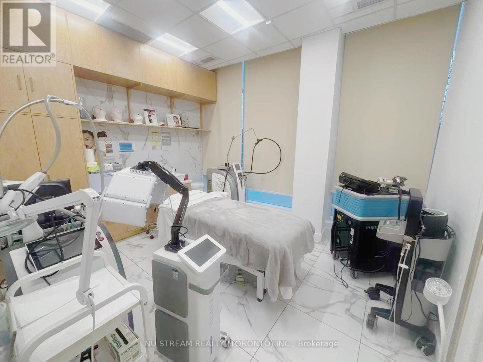 90 Esther Shiner Boulevard, Toronto, Ontario  M2K 1C2 - Photo 8 - C13415114