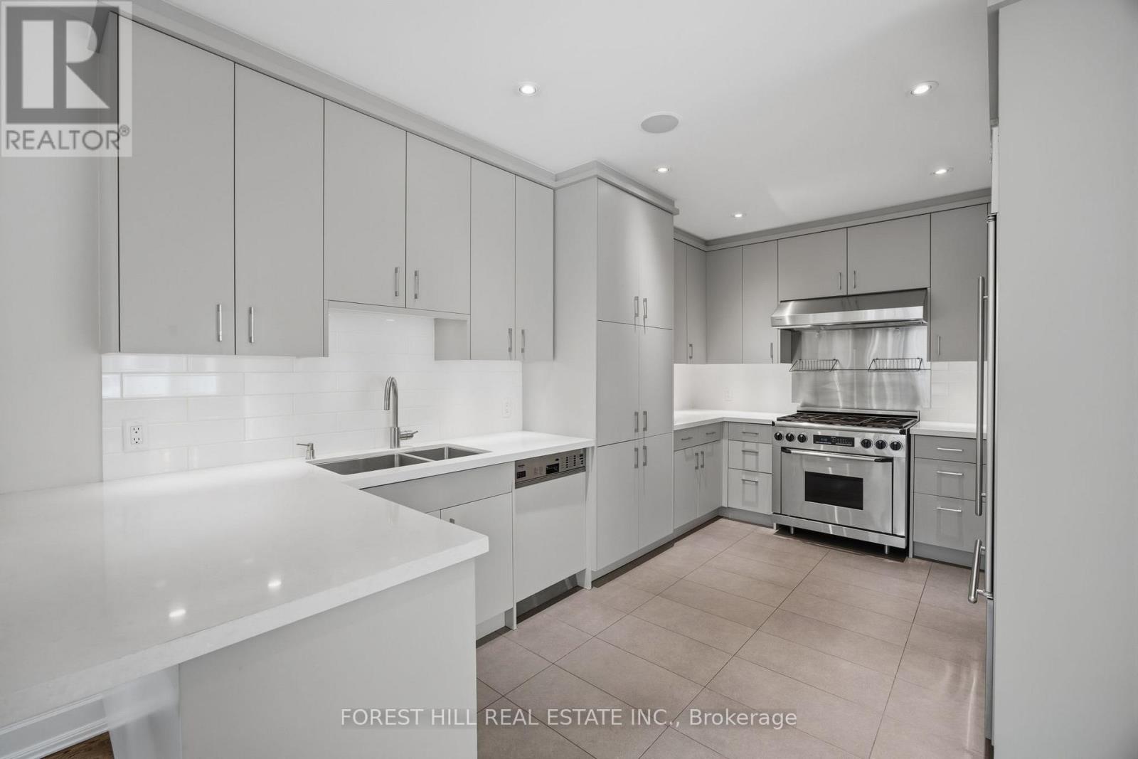 52 SHAFTESBURY AVENUE, Toronto, Ontario