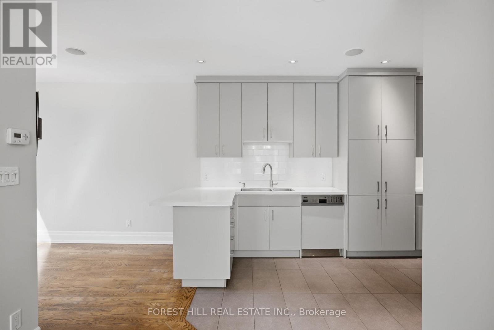 52 Shaftesbury Avenue, Toronto, Ontario  M4T 1A2 - Photo 4 - C13415158