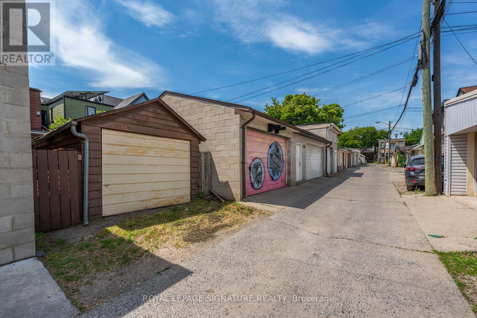 261a St Helen's Avenue, Toronto, Ontario  M6H 4A2 - Photo 21 - C13415274
