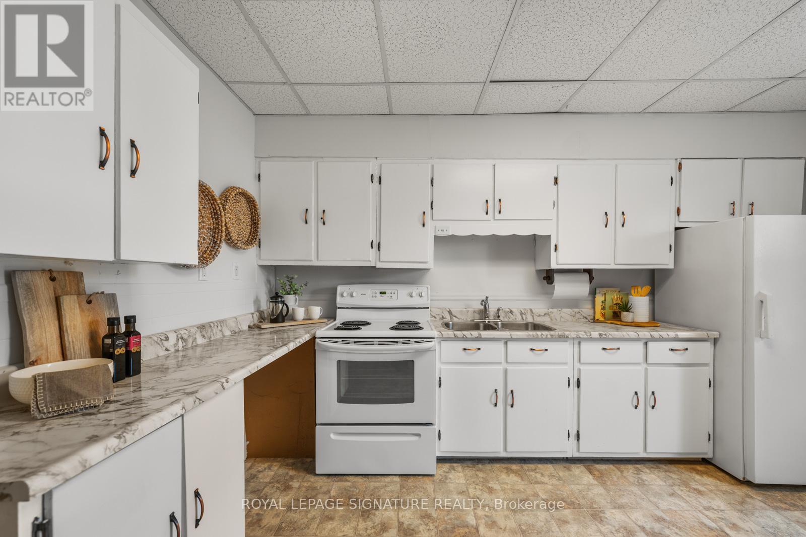 261a St Helen's Avenue, Toronto, Ontario  M6H 4A2 - Photo 8 - C13415274