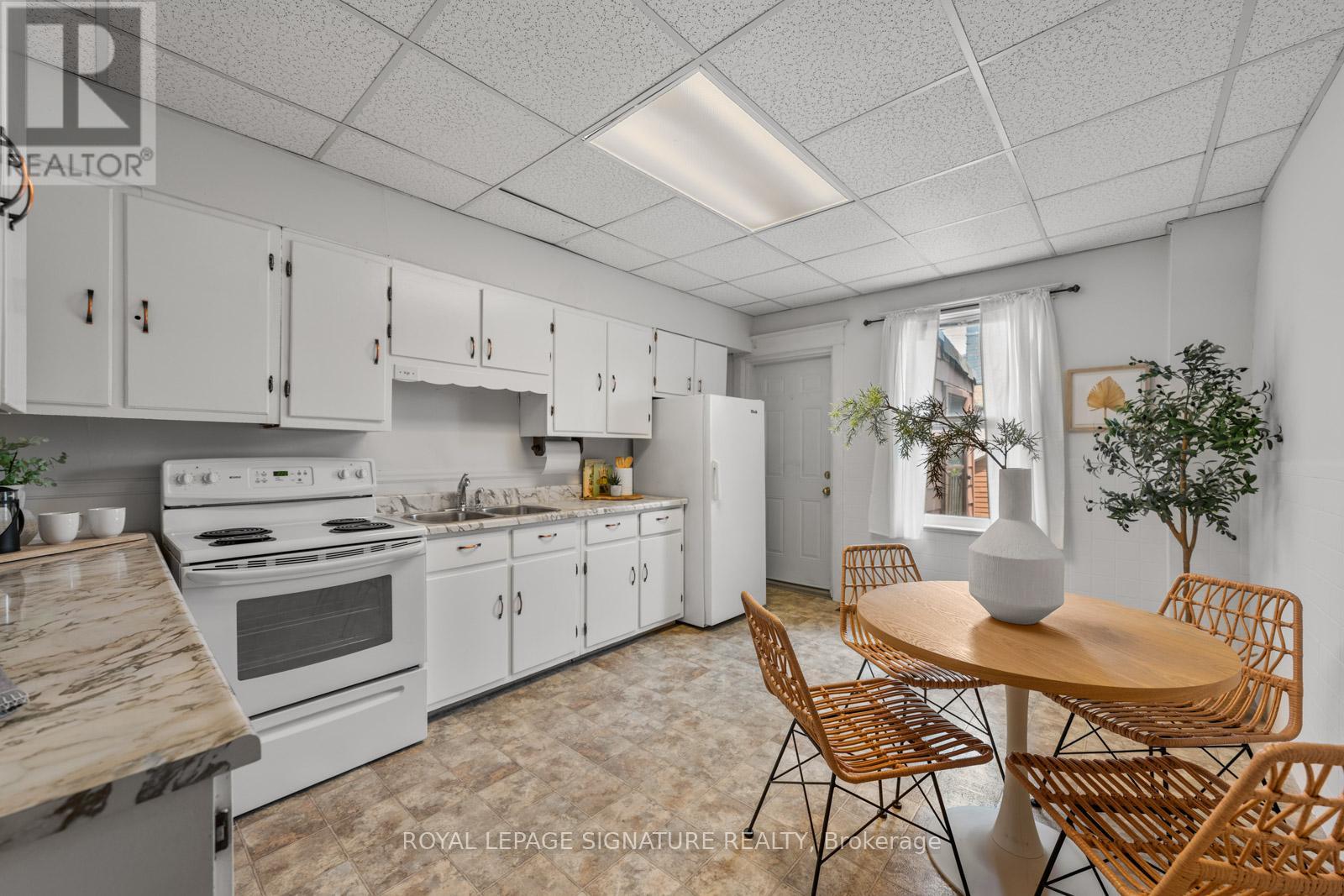 261a St Helen's Avenue, Toronto, Ontario  M6H 4A2 - Photo 9 - C13415274