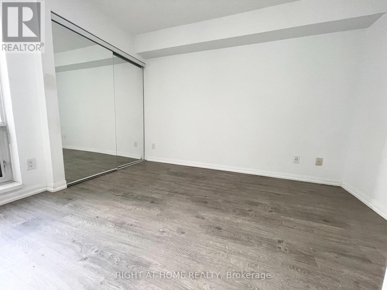 602 - 111 Elizabeth Street, Toronto, Ontario  M5G 1P7 - Photo 1 - C13415326