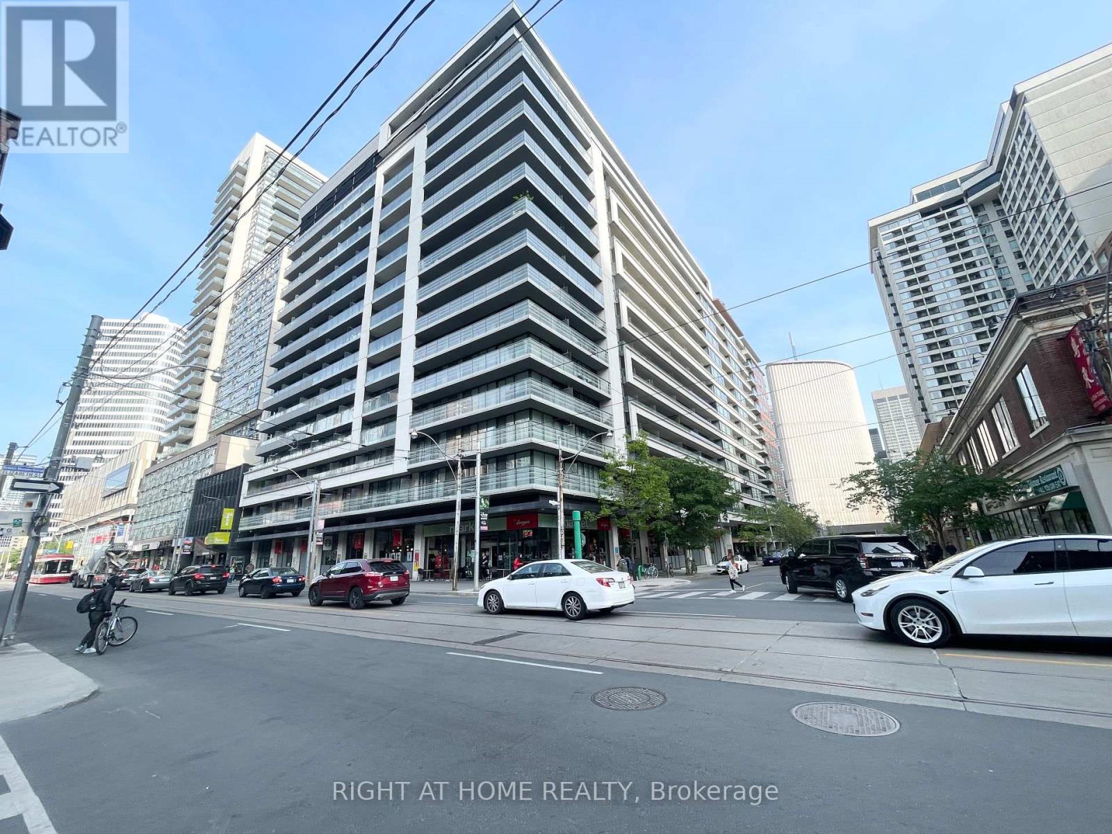 602 - 111 Elizabeth Street, Toronto, Ontario  M5G 1P7 - Photo 2 - C13415326