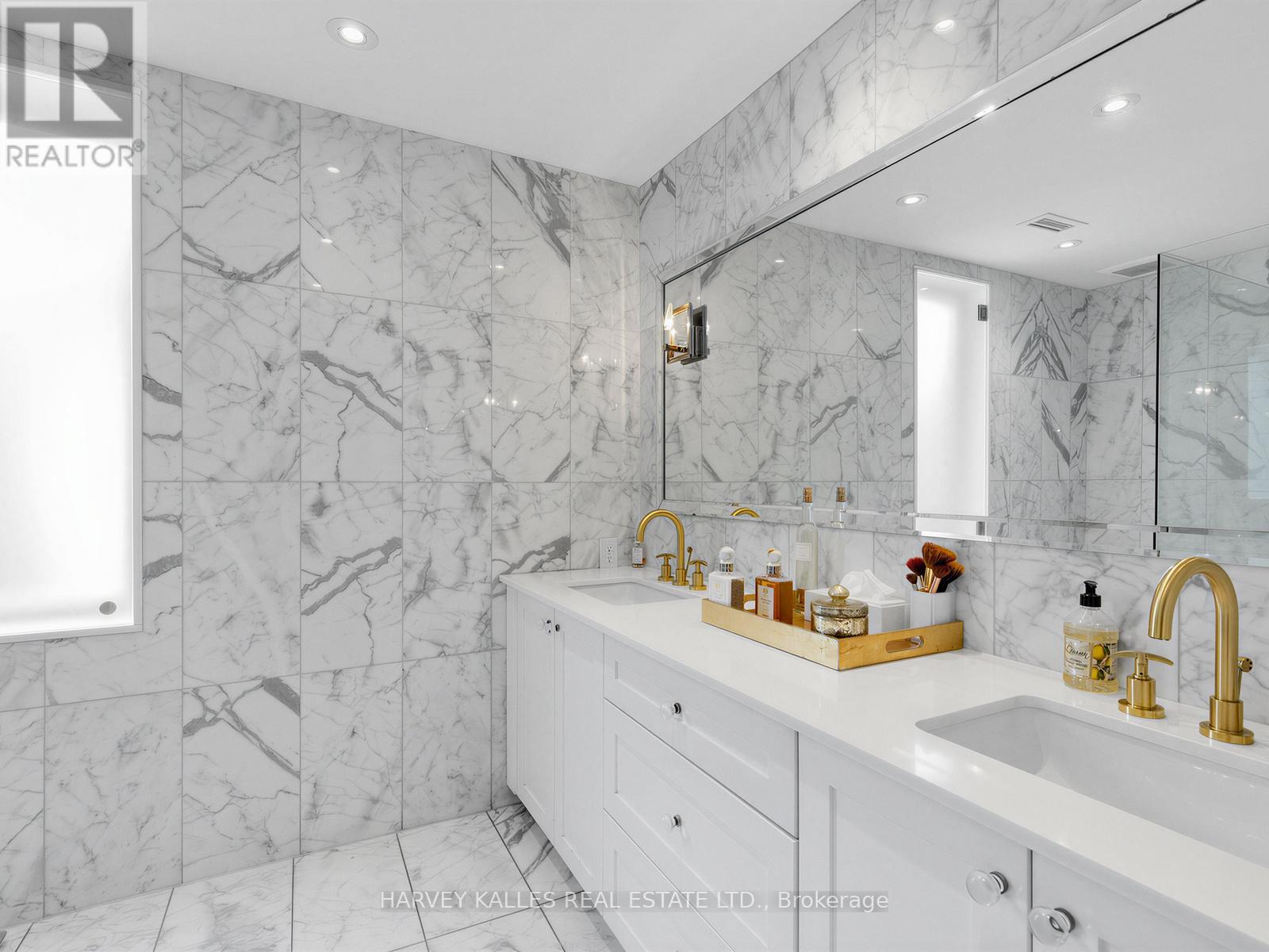 32 Bernard Avenue, Toronto, Ontario  M5R 1R2 - Photo 17 - C13415368
