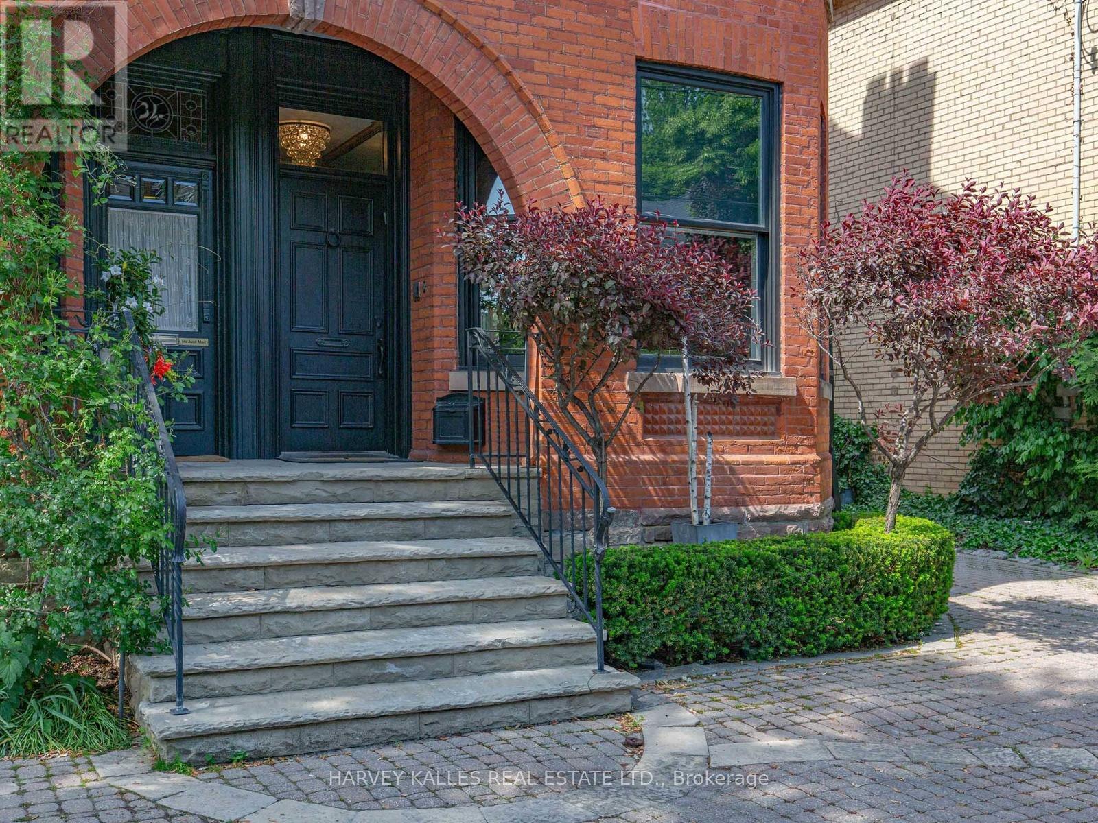 32 Bernard Avenue, Toronto, Ontario  M5R 1R2 - Photo 2 - C13415368