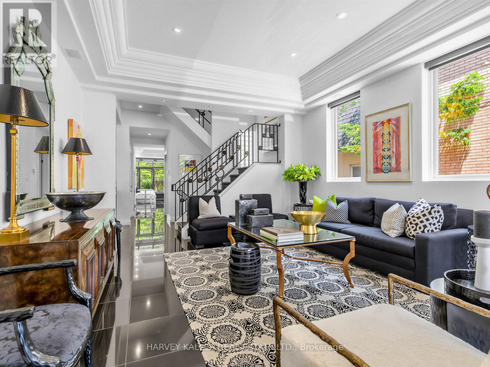 32 Bernard Avenue, Toronto, Ontario  M5R 1R2 - Photo 4 - C13415368