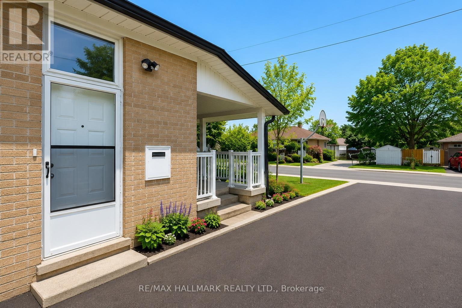 338 Demaine Crescent, Richmond Hill, Ontario  L4C 2W5 - Photo 2 - N13415316