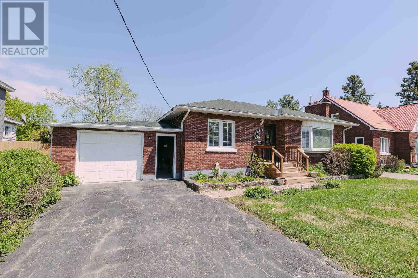 348 Pine St, Sault Ste. Marie, Ontario  P6B 3E5 - Photo 2 - SM261334