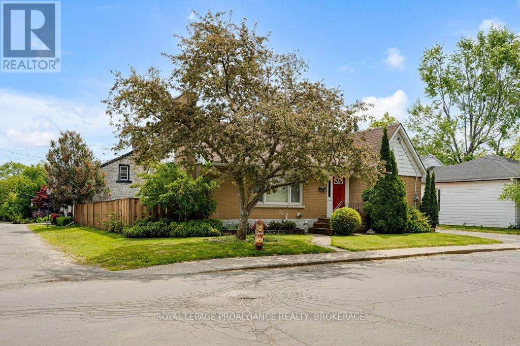 67 Mowat Avenue, Kingston (Central City West), Ontario  K7M 1K2 - Photo 2 - X13415522