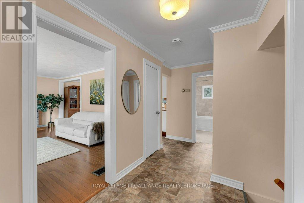 67 Mowat Avenue, Kingston (Central City West), Ontario  K7M 1K2 - Photo 5 - X13415522