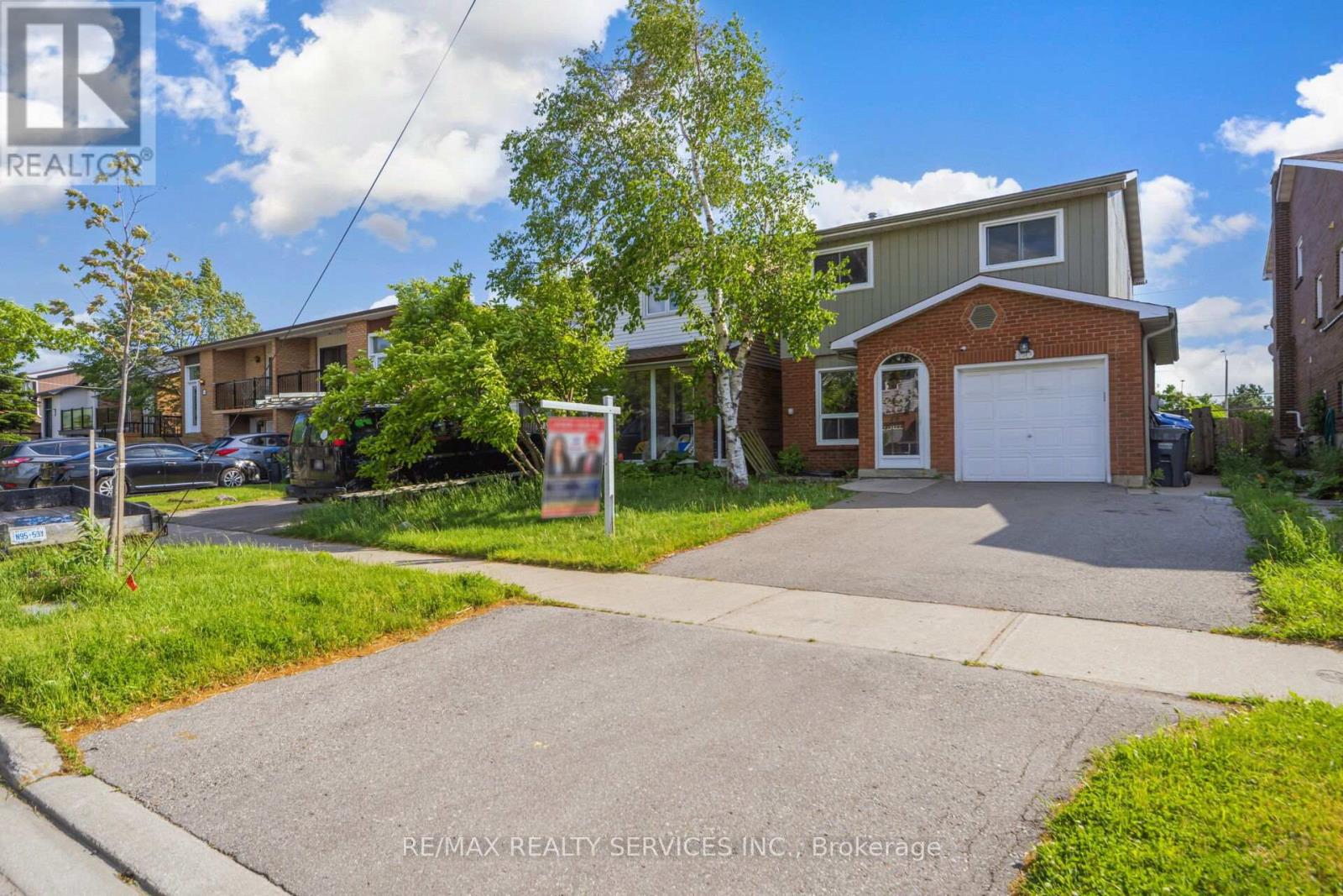 120 Simmons Boulevard, Brampton, Ontario  L6V 3V6 - Photo 3 - W13415148