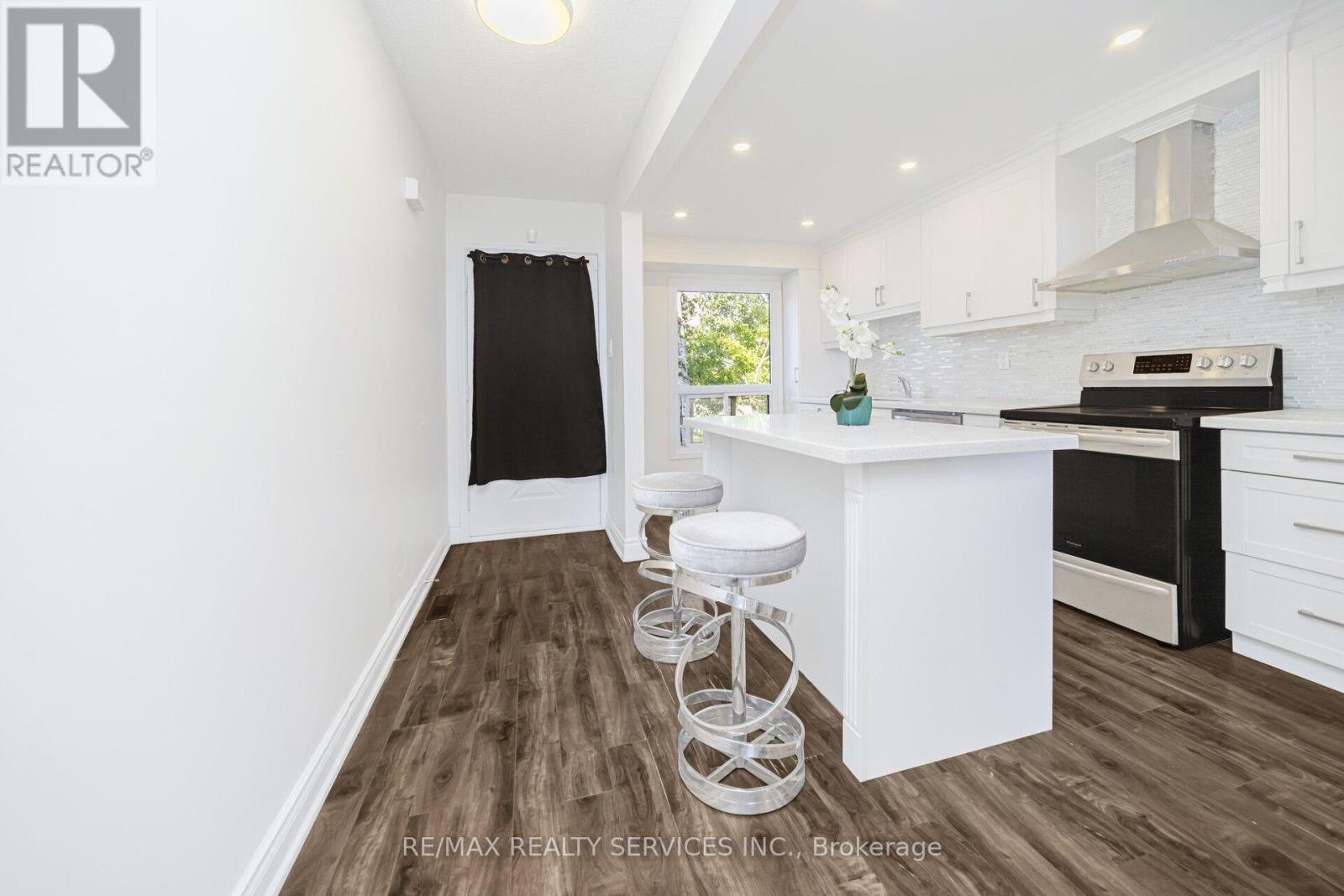 120 Simmons Boulevard, Brampton, Ontario  L6V 3V6 - Photo 7 - W13415148