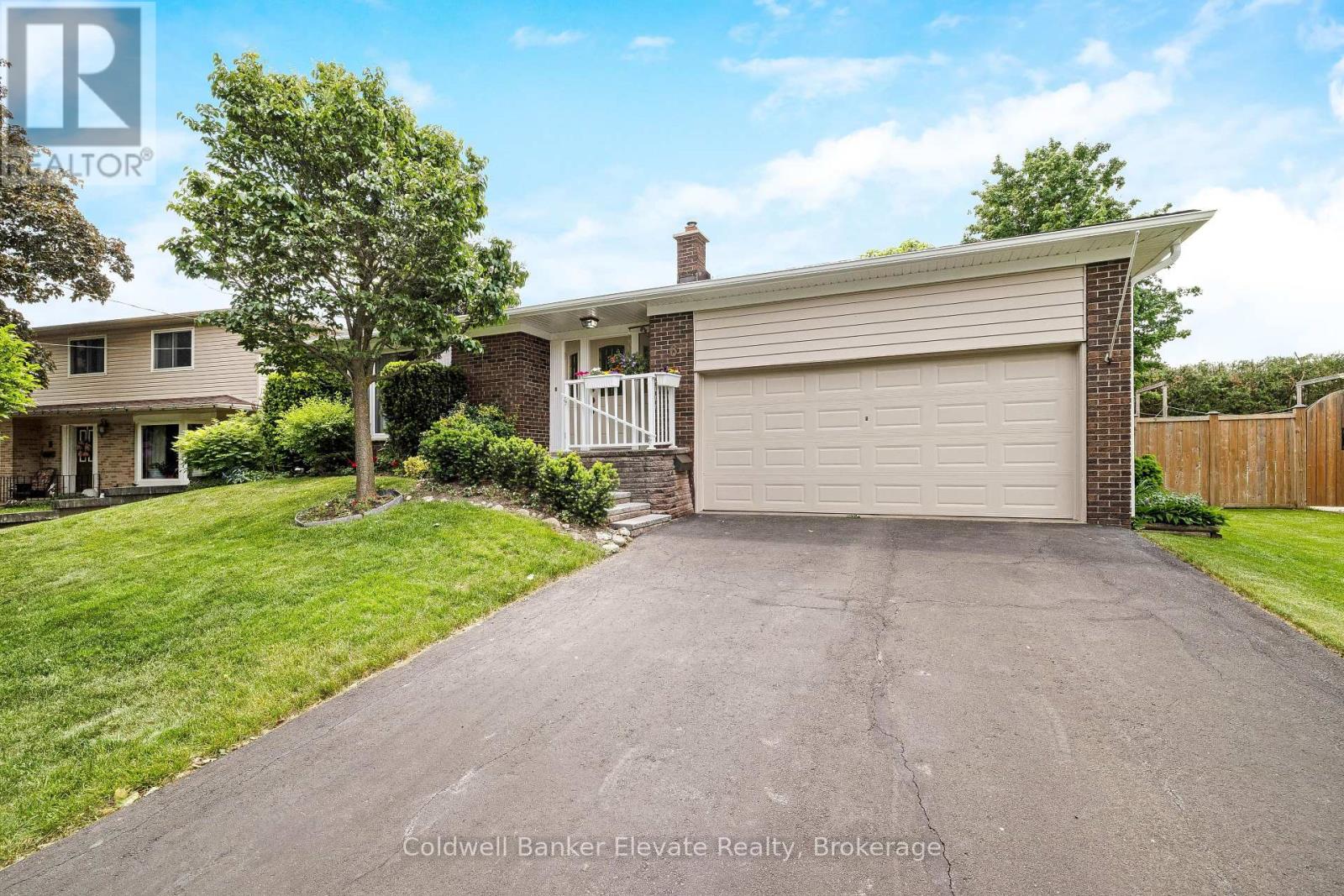 6 Metcalfe Court, Halton Hills, Ontario  L7G 4N6 - Photo 2 - W13415166