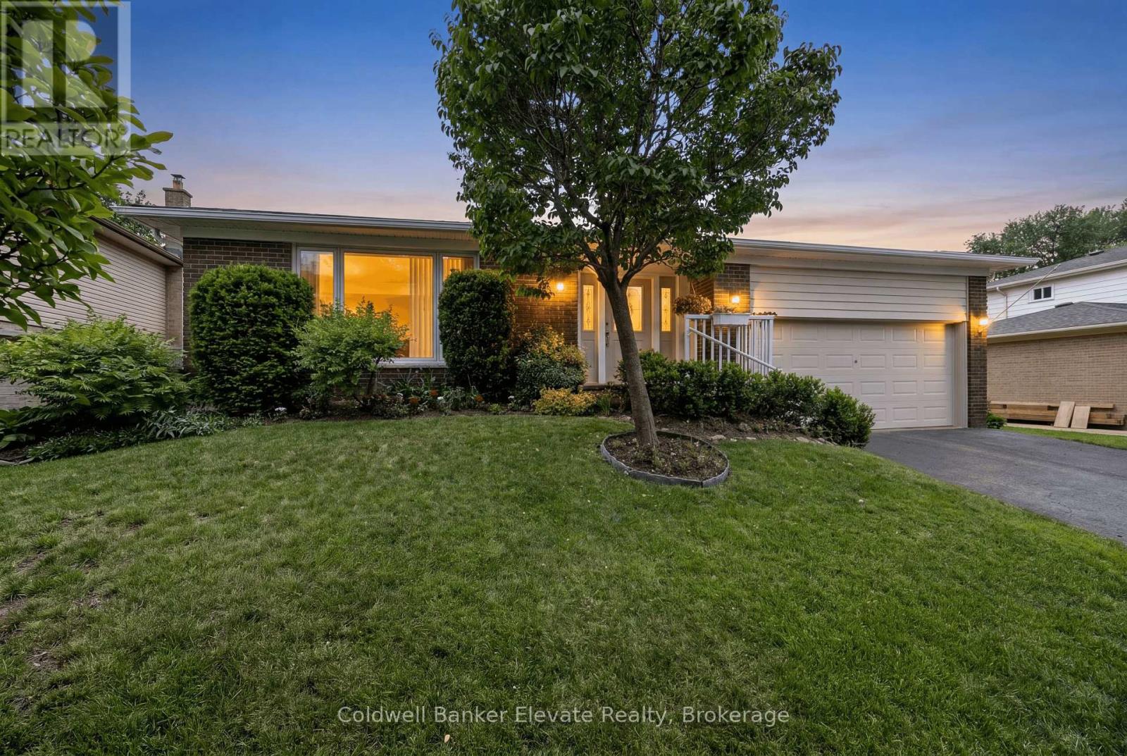 6 Metcalfe Court, Halton Hills, Ontario  L7G 4N6 - Photo 3 - W13415166