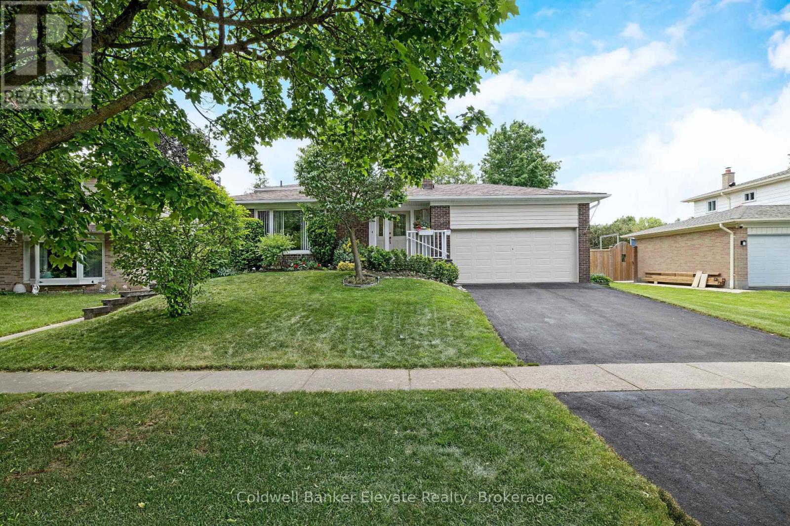 6 Metcalfe Court, Halton Hills, Ontario  L7G 4N6 - Photo 5 - W13415166