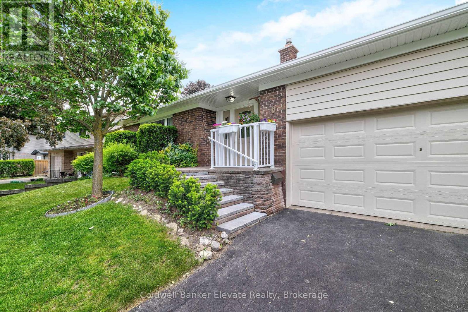 6 Metcalfe Court, Halton Hills, Ontario  L7G 4N6 - Photo 6 - W13415166