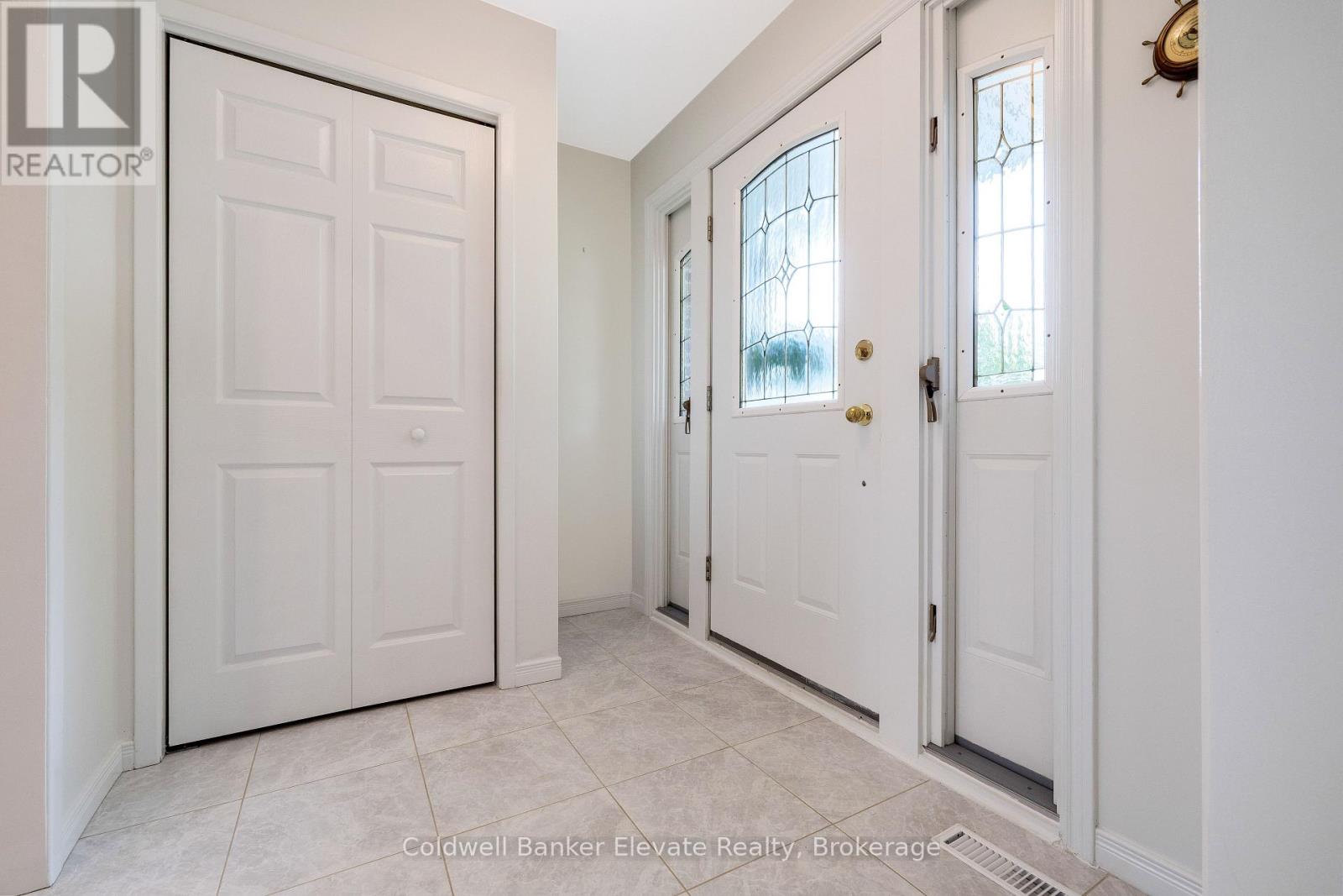 6 Metcalfe Court, Halton Hills, Ontario  L7G 4N6 - Photo 8 - W13415166