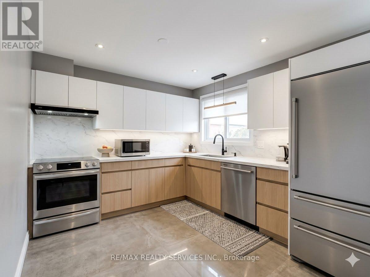 11 Mccallum Court, Brampton, Ontario  L6V 3V6 - Photo 8 - W13415330