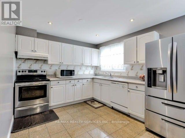 11 Mccallum Court, Brampton, Ontario  L6V 3V6 - Photo 9 - W13415330