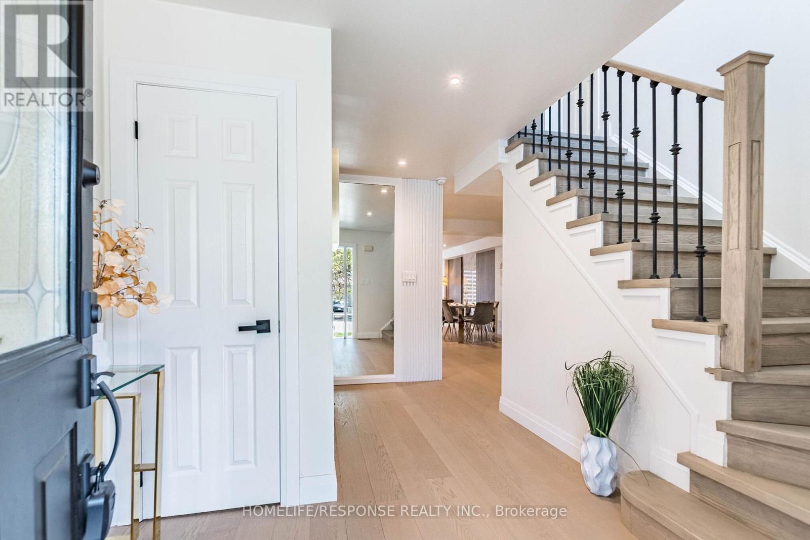 479 Barondale Drive, Mississauga, Ontario  L4Z 3V8 - Photo 4 - W13415336
