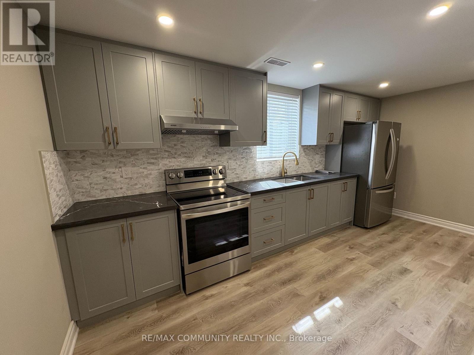 60 Saint Hubert Drive, Brampton, Ontario  L6P 1Y5 - Photo 4 - W13415338
