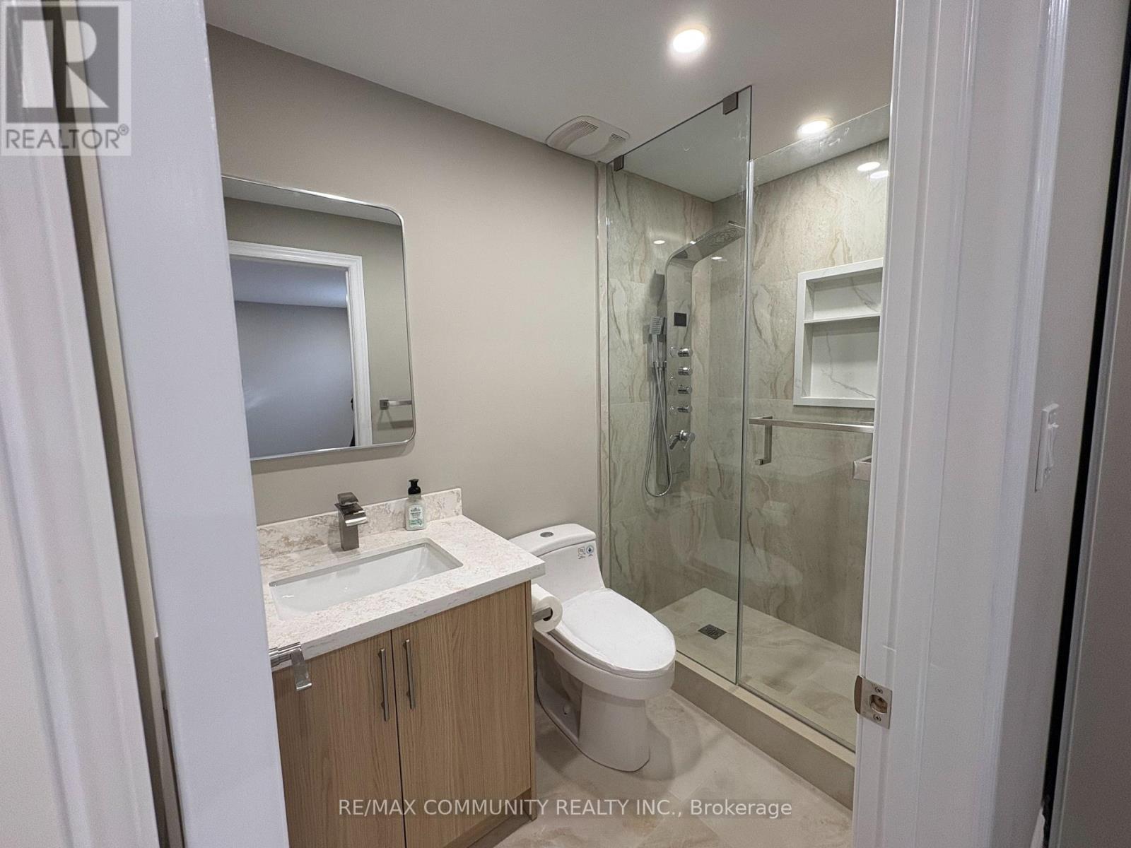 60 Saint Hubert Drive, Brampton, Ontario  L6P 1Y5 - Photo 8 - W13415338