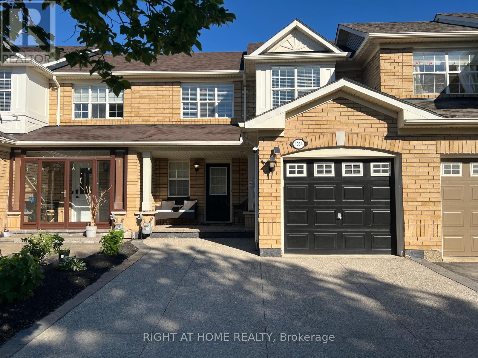 1064 BARCLAY CIRCLE, Milton, Ontario