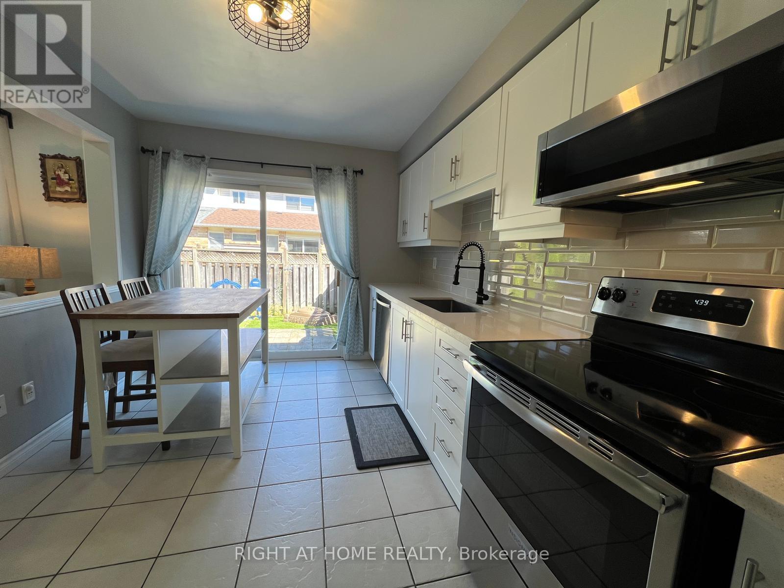 1064 Barclay Circle, Milton, Ontario  L9T 5W3 - Photo 10 - W13415376
