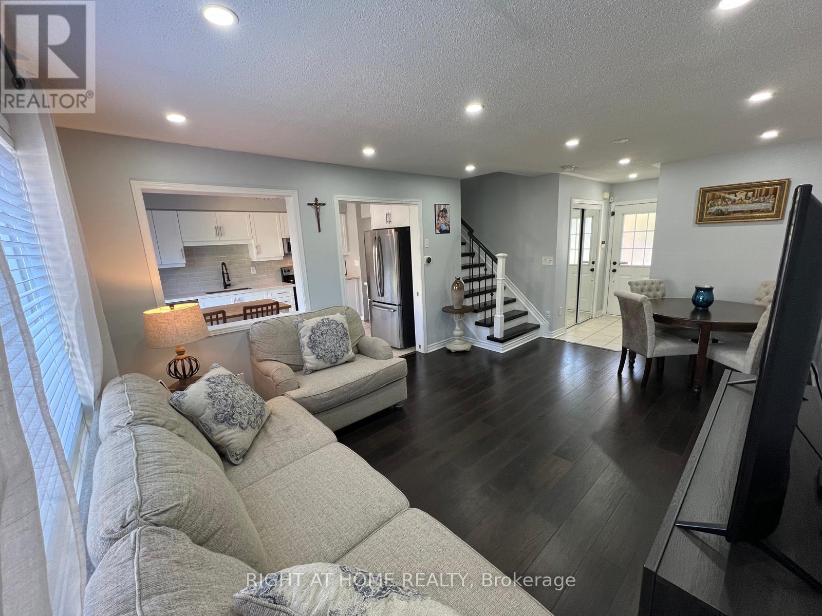 1064 Barclay Circle, Milton, Ontario  L9T 5W3 - Photo 3 - W13415376