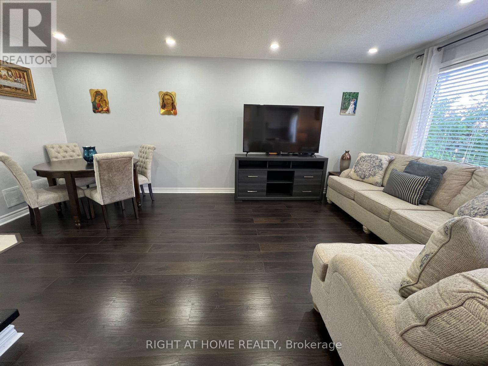 1064 Barclay Circle, Milton, Ontario  L9T 5W3 - Photo 4 - W13415376