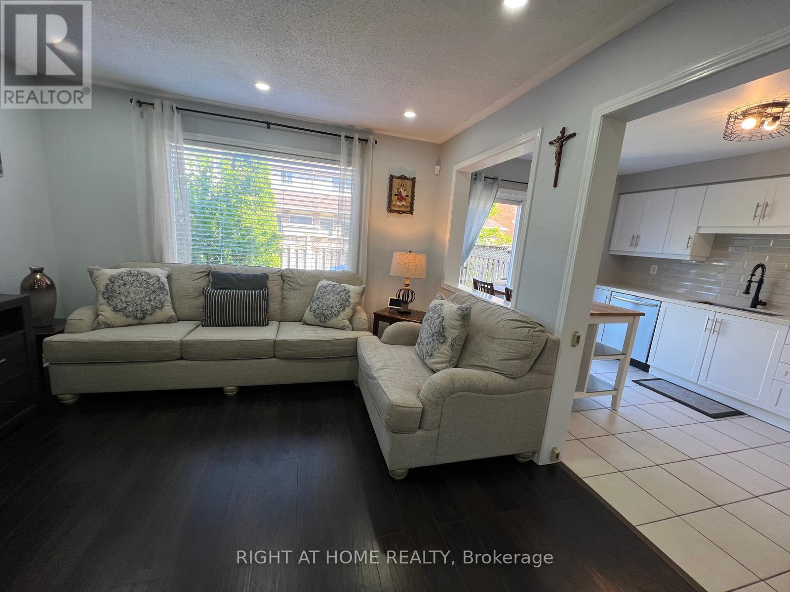 1064 Barclay Circle, Milton, Ontario  L9T 5W3 - Photo 7 - W13415376