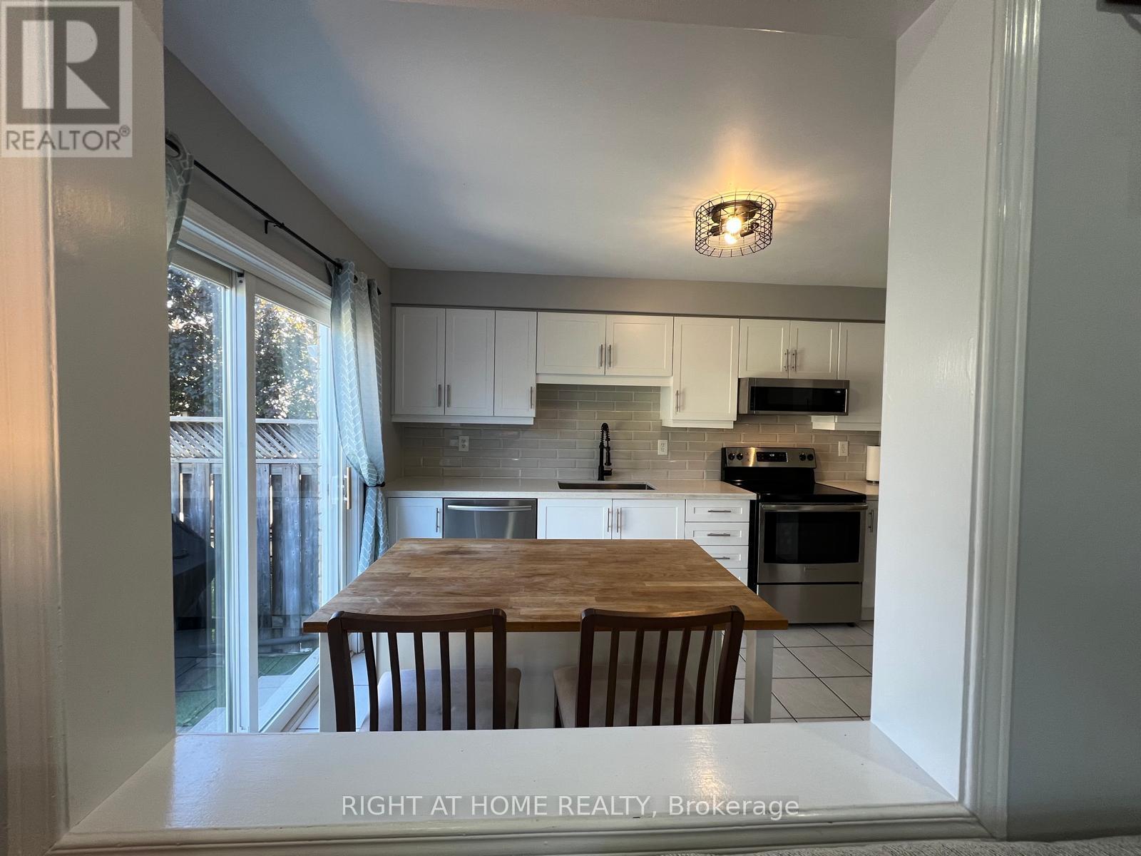 1064 Barclay Circle, Milton, Ontario  L9T 5W3 - Photo 8 - W13415376