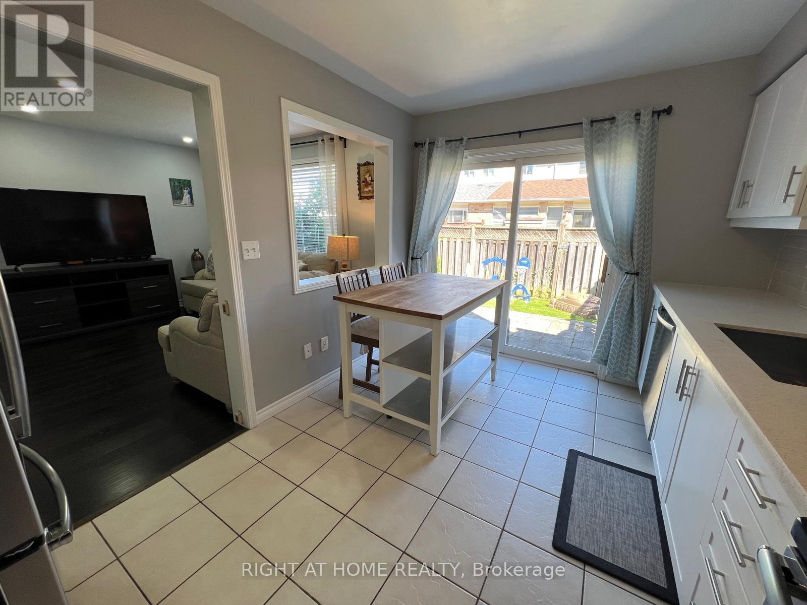 1064 Barclay Circle, Milton, Ontario  L9T 5W3 - Photo 9 - W13415376
