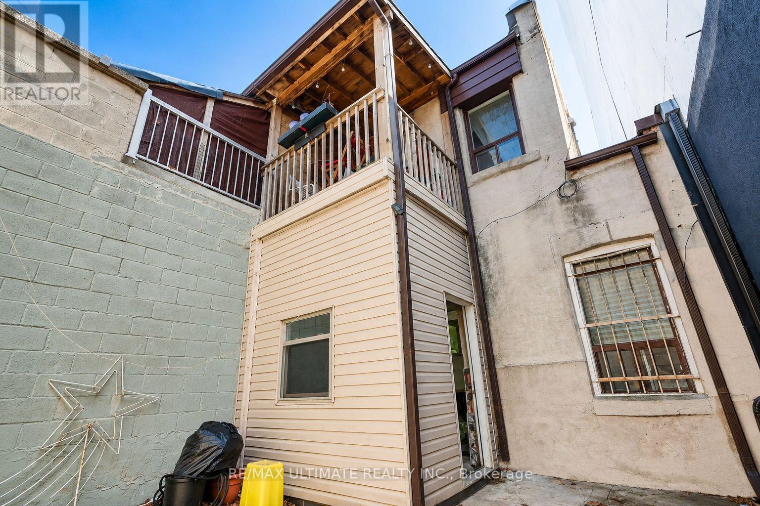 832 St Clair Avenue W, Toronto, Ontario M6C 1C1 - Photo 11 - C13415600