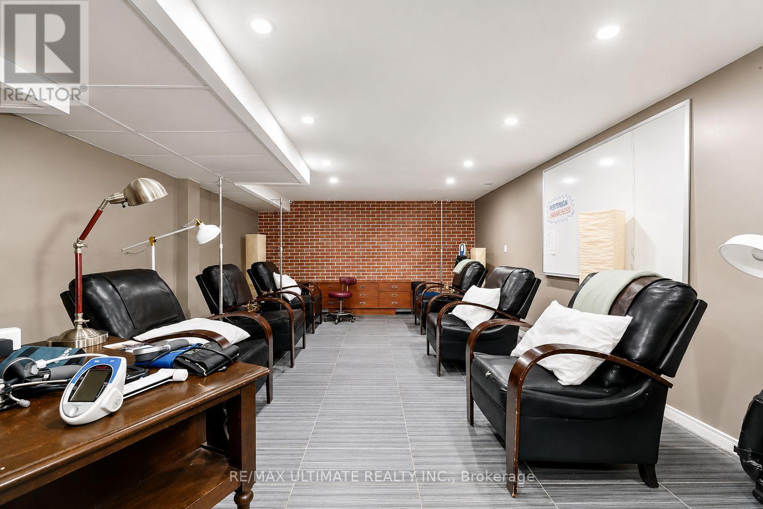 832 St Clair Avenue W, Toronto, Ontario M6C 1C1 - Photo 5 - C13415600