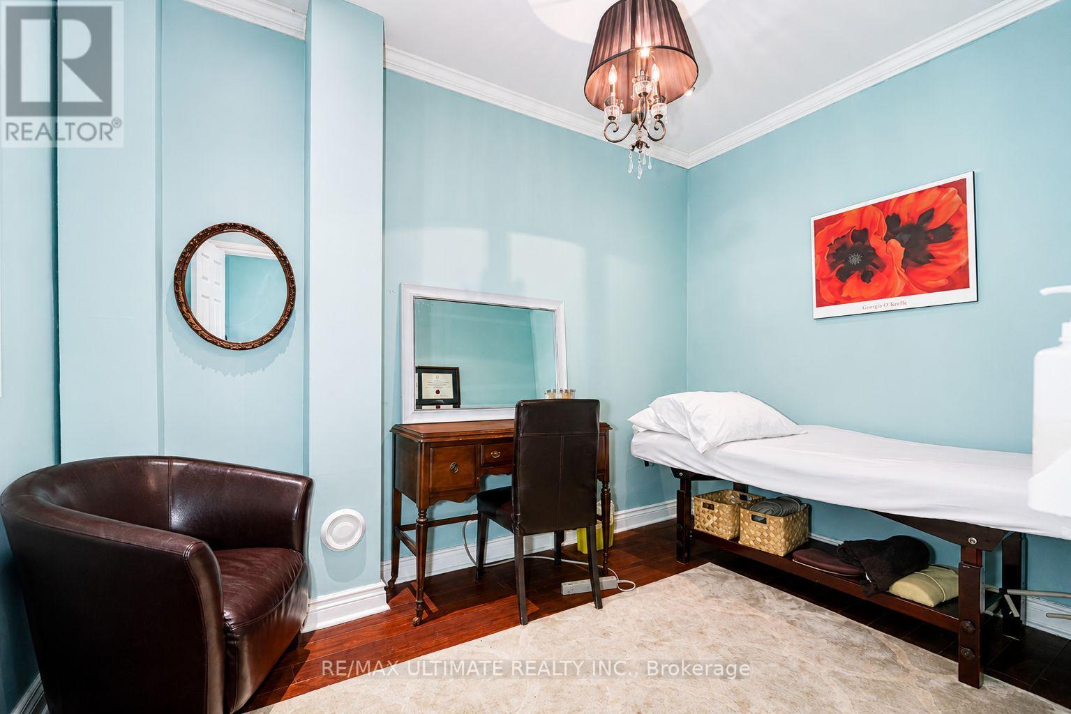 832 St Clair Avenue W, Toronto, Ontario M6C 1C1 - Photo 7 - C13415600