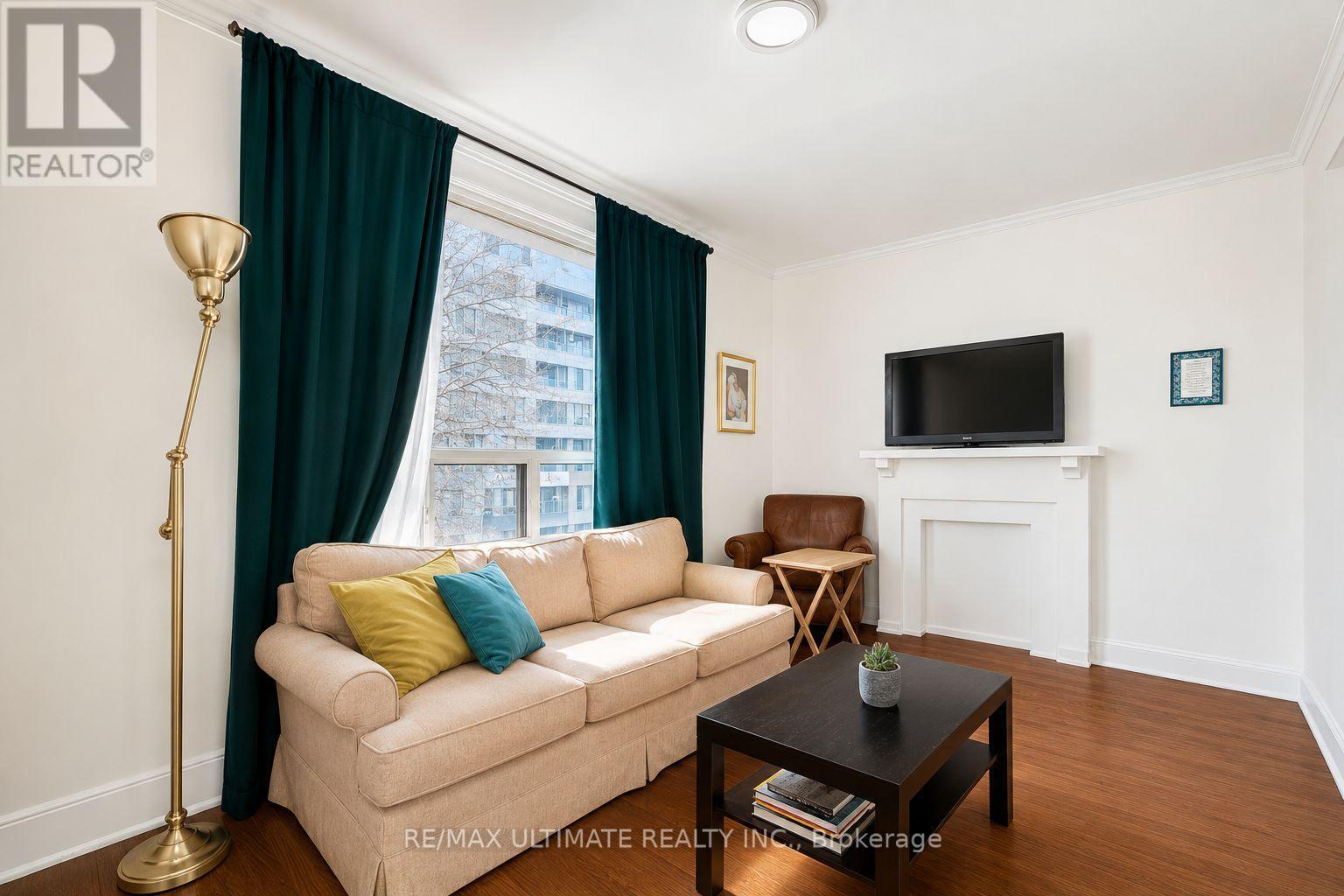 832 St Clair Avenue W, Toronto, Ontario M6C 1C1 - Photo 8 - C13415600