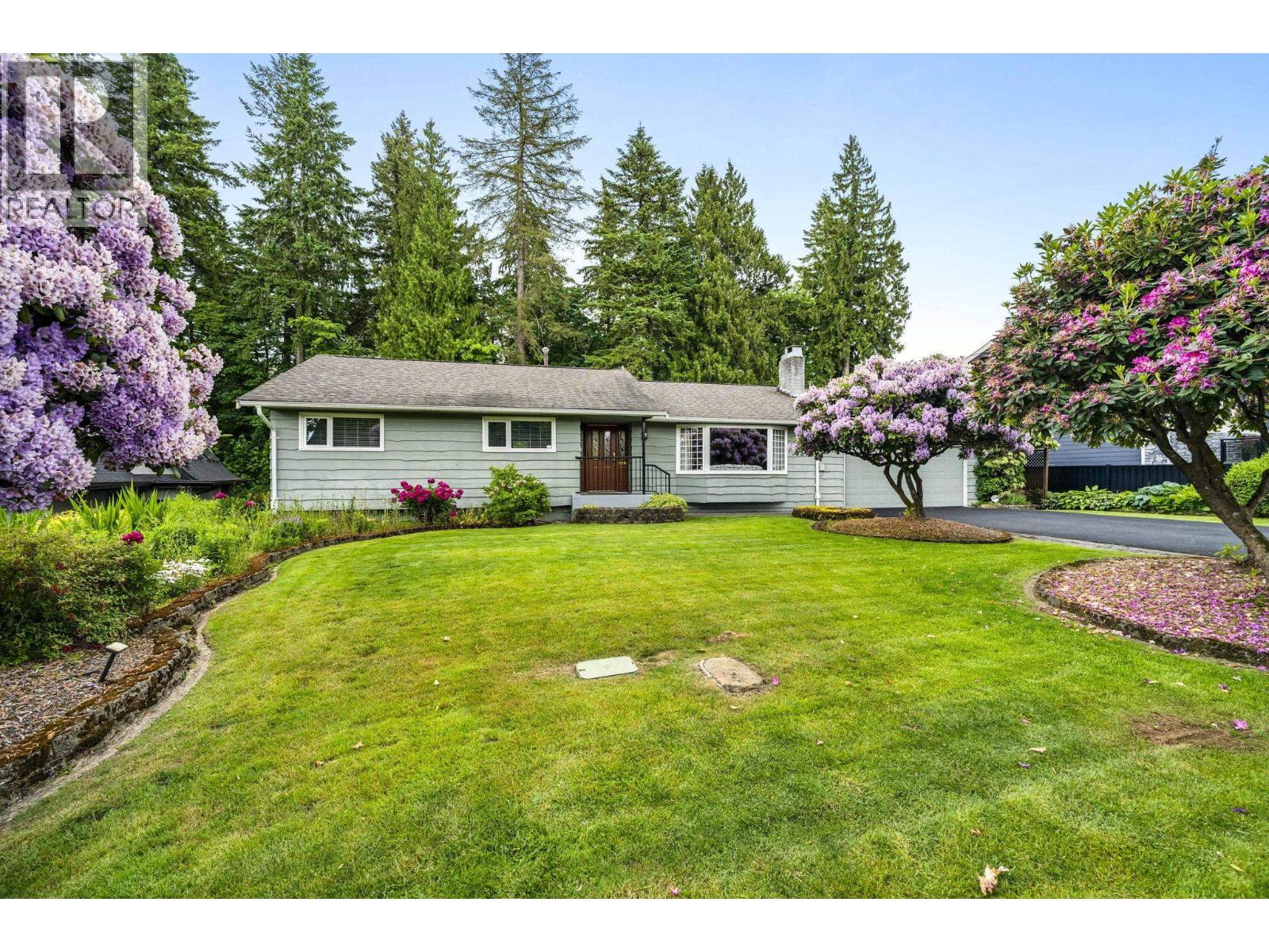 927 SELKIRK CRESCENT