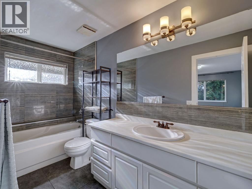 7629 Redrooffs Road, Halfmoon Bay, British Columbia  V7Z 1C4 - Photo 11 - R3133269