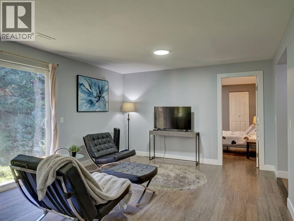 7629 Redrooffs Road, Halfmoon Bay, British Columbia  V7Z 1C4 - Photo 14 - R3133269